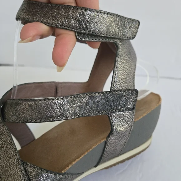 Dansko Veruca Metallic Silver Sandals Size 39 US 8.5 - Picture 11 of 13